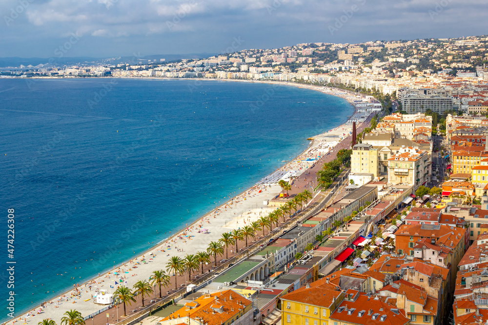 Blick auf die Promenade des Anglais in Nizza, Südfrankreich.