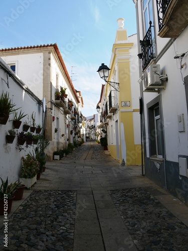 Ruelle typique du village de Moura dans l'Alentejo au Portugal © CHRISTINE