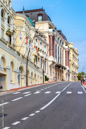 Obraz na płótnie Bunte Wohnhäuser in Monaco mit schönen Hausfassaden. w salonie