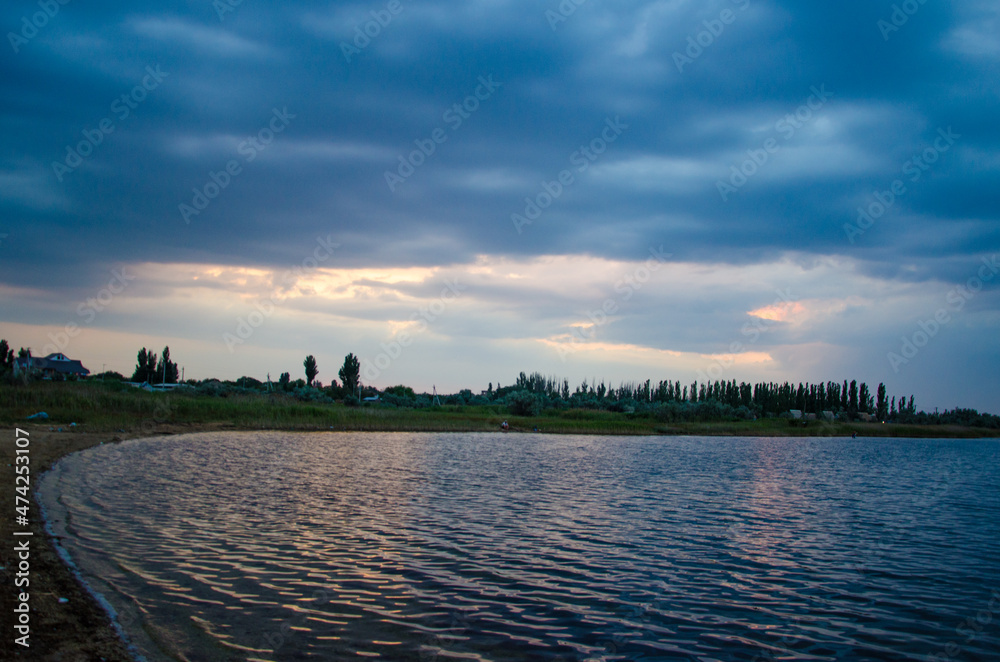 Obraz premium sunset on the river
