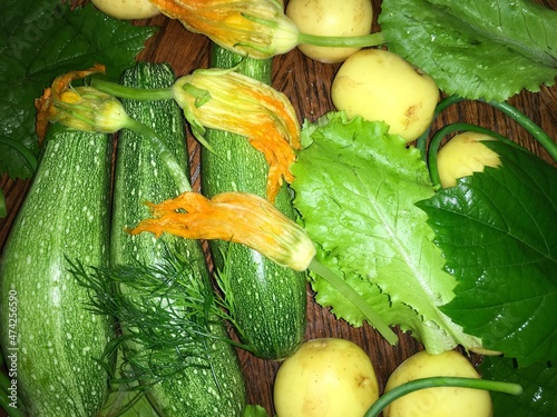 yellow courgette and green zucchini