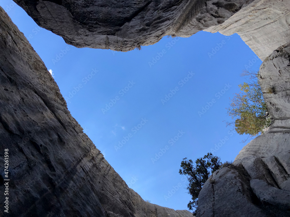Seeing the sky through deep pits