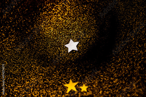 Obraz na płótnie Golden bokeh background with vortex swirl and stars w salonie