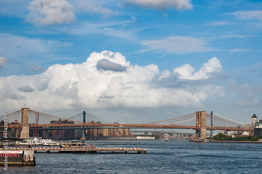 Naklejka premium Brooklyn bridge from far