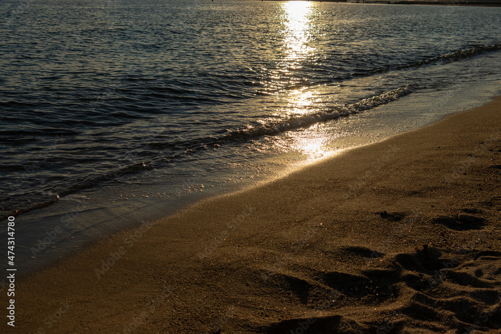 夕暮れ時の美しい砂浜