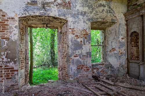 Fototapeta Naklejka Na Ścianę i Meble -  interior of an abandoned orthodox church