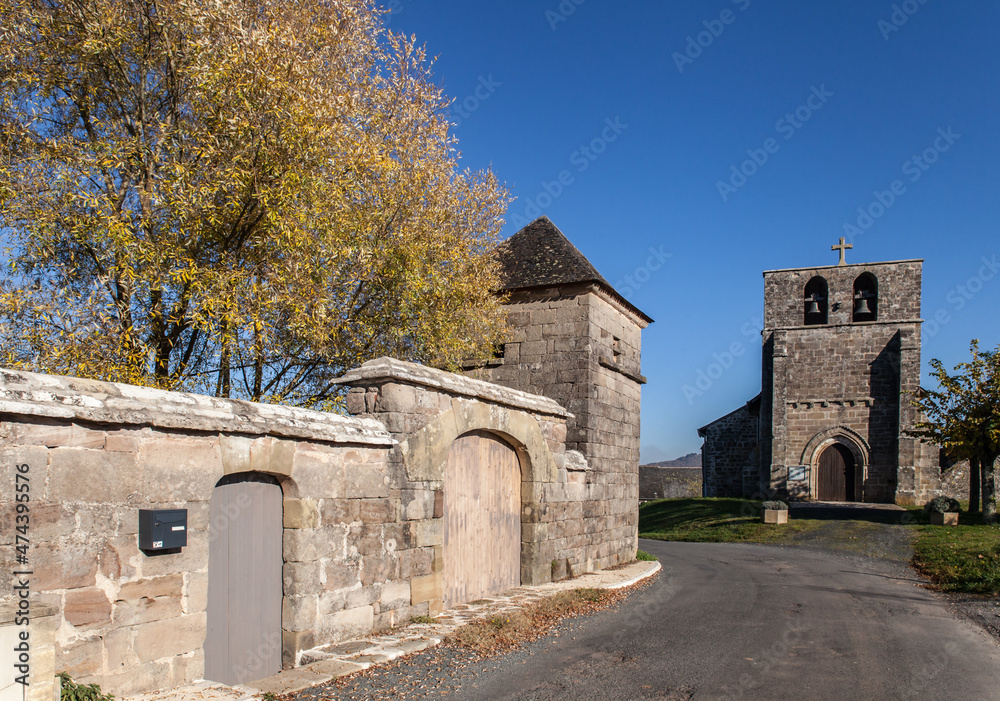 La Feuillade (Dordogne, France) - Ferme pittoresque avec son pigeonnier et église Notre-Dame-de-la-Nativité