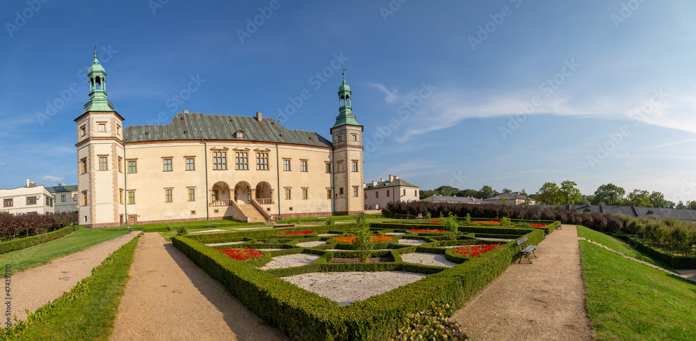 Kielce symbol pałac biskupów krakowskich - obrazy, fototapety, plakaty 