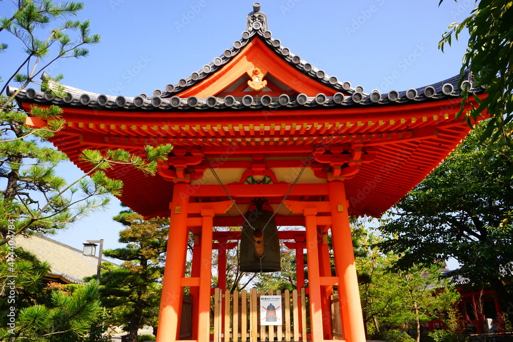 Fototapeta premium Bell Tower at Traditional Temple, Sanjusangendo or Rengeo-in in Kyoto, Japan - 日本 京都 蓮華王院 三十三間堂 鐘楼