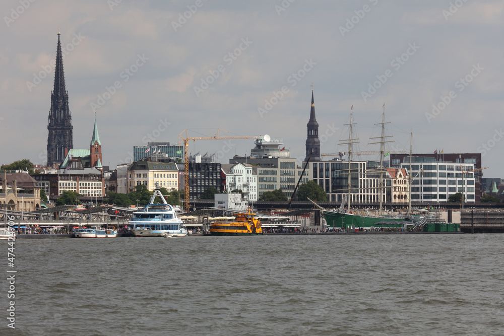 Hamburg - Hafen Landungsbrücken / Hamburg - Harbour Landungsbrücken Hamburg - Hafen Landungsbrücken / Hamburg - Harbour Landungsbrücken