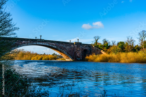 Canvas-taulu View of the Grosvenor Bridge over the river Dee in Chester, UK
