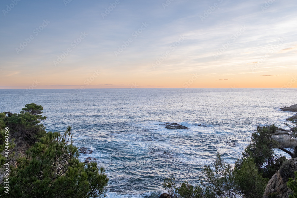 Fototapeta premium Evening time sea with beautiful dramatic sky with some clouds