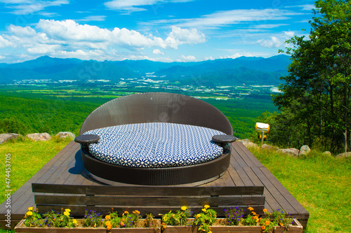 山梨県清里テラス山頂にある撮影スポットのソファー