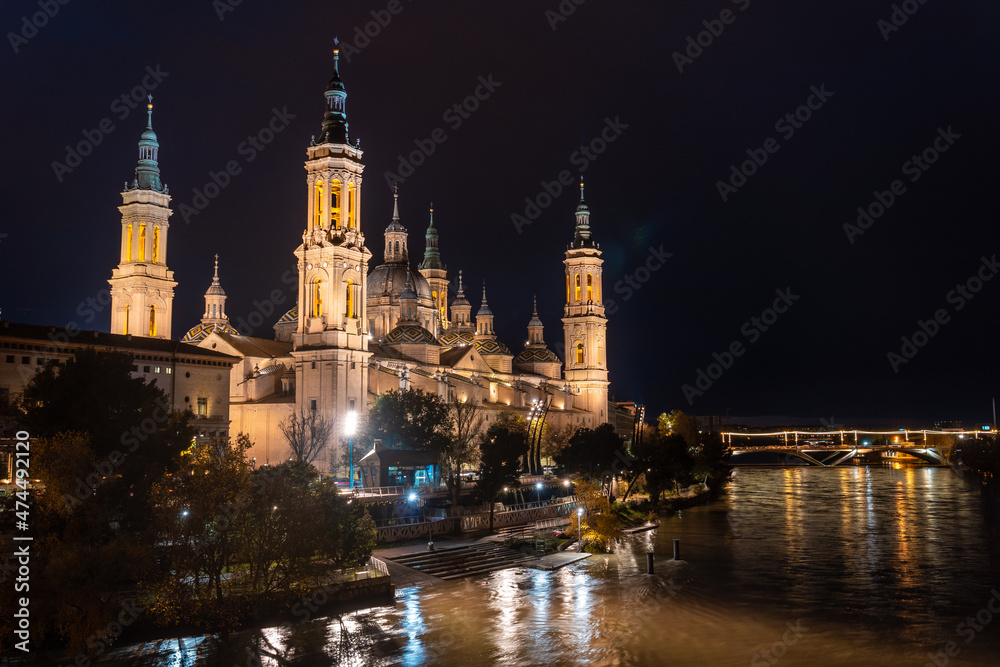 Night at the Basilica of Nuestra Señora del Pilar on the Ebro river in the city of Zaragoza, Aragon. Spain Night at the Basilica of Nuestra Señora del Pilar on the Ebro river in the city of Zaragoza, Aragon. Spain