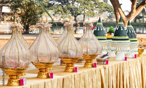 Weddings in Thailand are dowry.