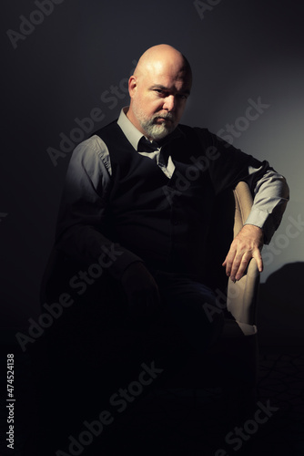 Homme assis en dilettante 