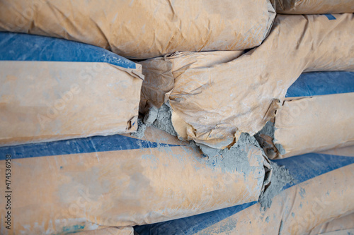 The cement bag was broken on the pallet.