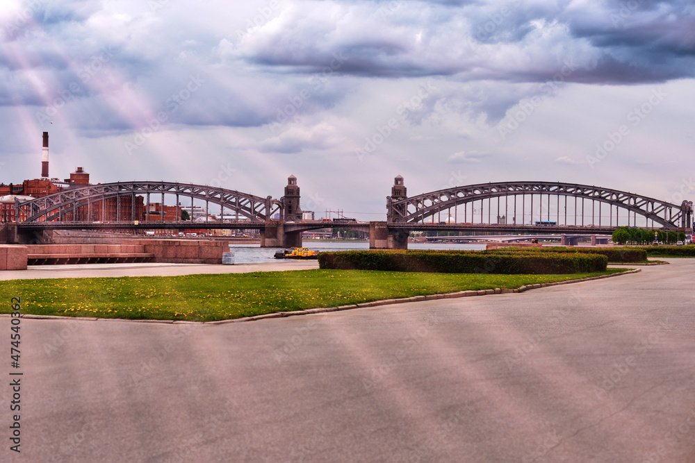 Fototapeta premium Drawbridge over the river. City bridge