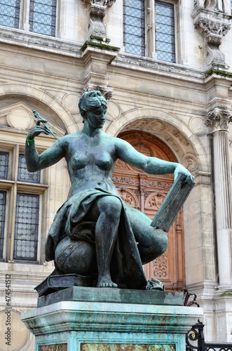 the facade of the city hall of Paris