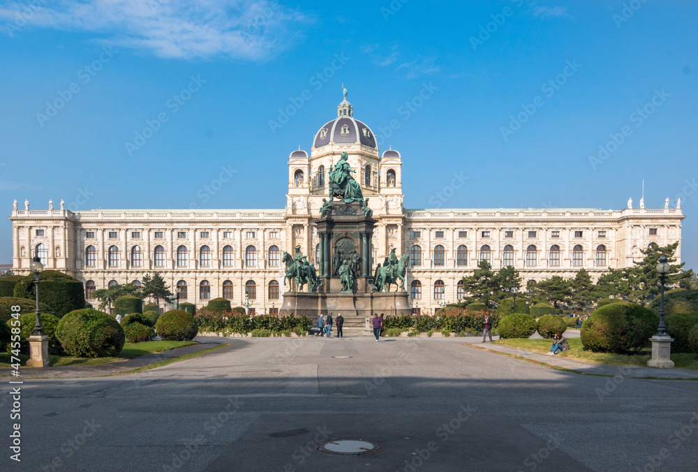 Fototapeta premium Vienna, Austria, October 2018 - Beautiful view of Naturhistorisches Museum (Natural History Museum)