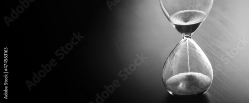 Obraz na plátně Time past concept with hourglass