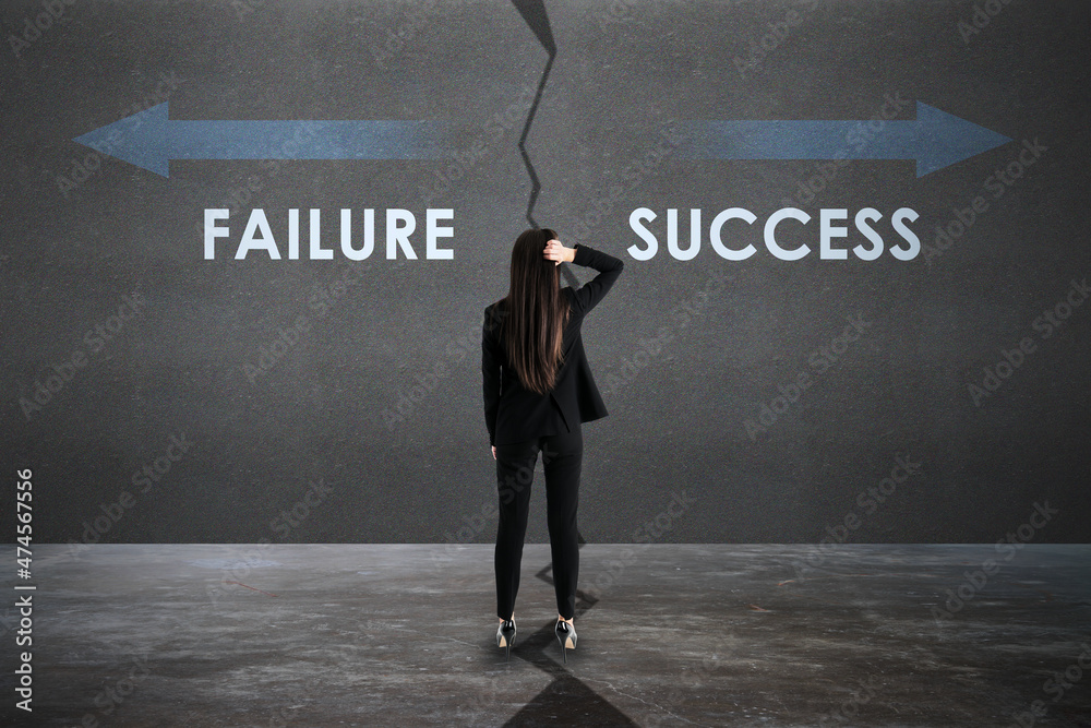 Obraz premium Back view of young european businesswoman with failure and success arrows sketch on concrete background. Direction, growth, career development and success concept.