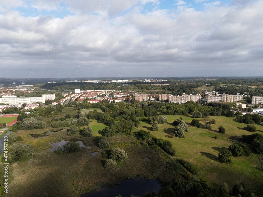 Fototapeta premium Neubrandenburg, Blick vom Tollensesee mit der Kameradrohne