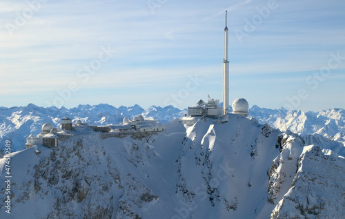 Foto Pic du midi vu par avion par temps ensoleillé avec un ciel bleu magnifique après