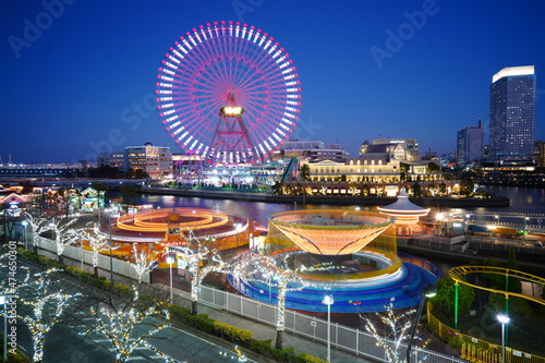 横浜みなとみらいの遊園地イルミネーション夜景