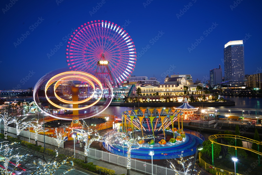 横浜みなとみらいの遊園地イルミネーション夜景