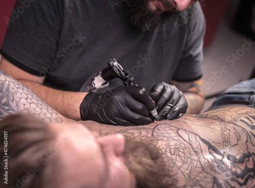 Master of the art of tattooing creates a tattoo