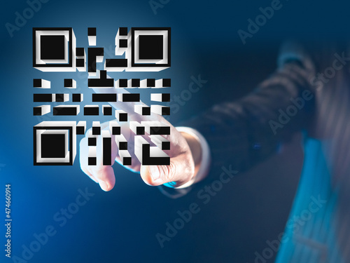 Three-dimensional QR code o...