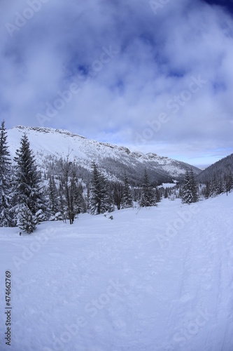 Kondratowa Valley in Winter, Tatra Mountains © Ruchacz