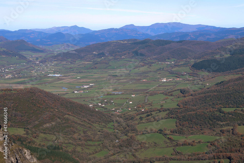 Mountains in the Basque Country © Laiotz