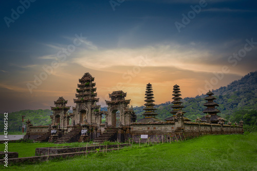 Ulun Danu Tamblingan Temple, Bali photo