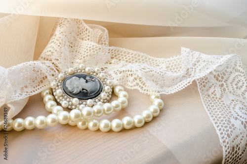 Obraz na płótnie vintage cameo, pearls and lace
