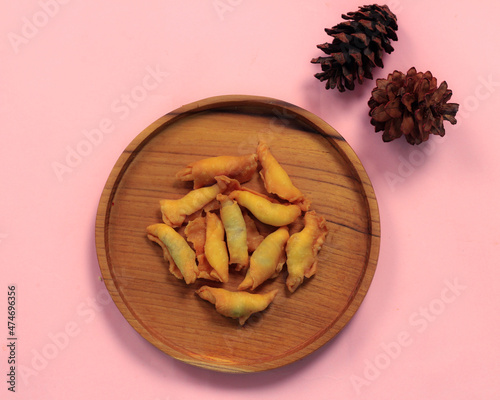 
Chocolate bananas from raw materials covered with rolls of pastry dough sheets. Molen bananas with pastries are usually served with a cup of hot coffee or tea. Focus blur photo