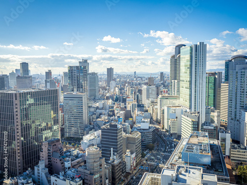 大阪梅田のオフィス街の都市風景