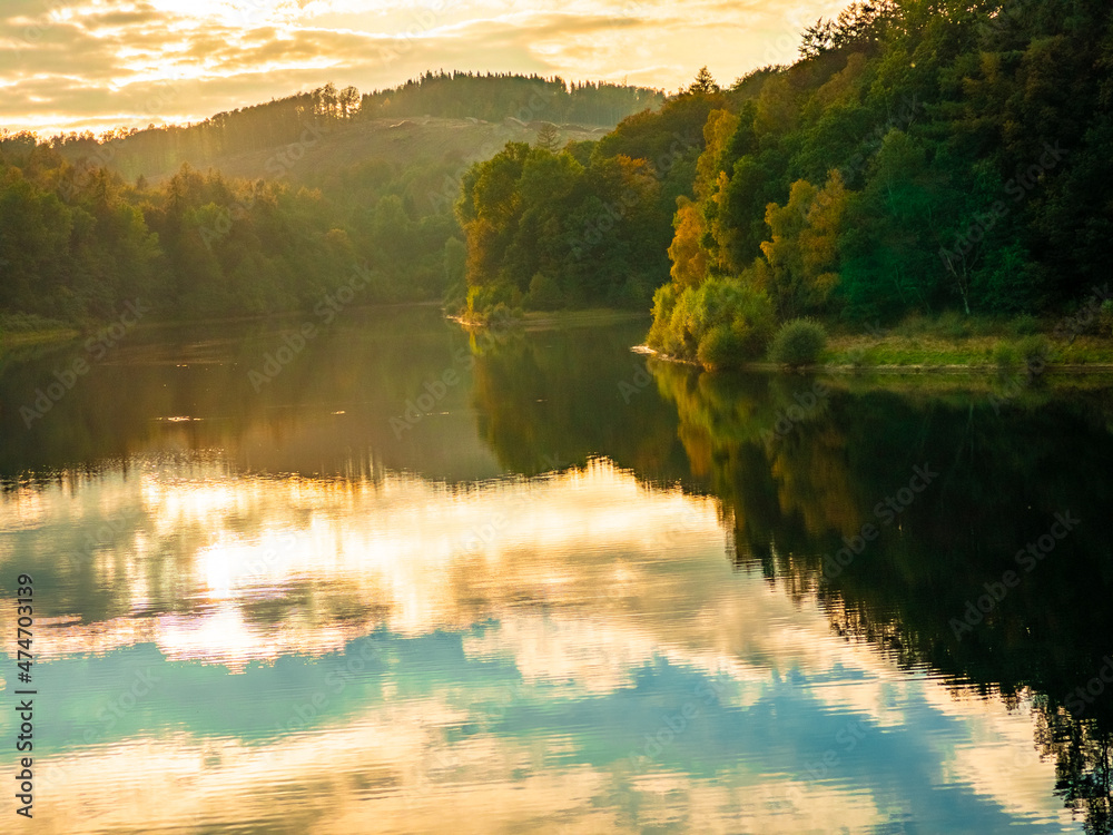 Obraz premium sunrise over the lake