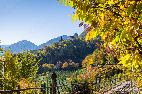 Marlinger Waalweg mit Herbstlaub / Südtirol Bozen photo