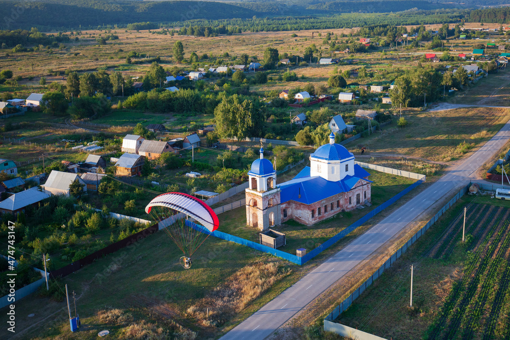Φωτογραφία The old church in the village of Novinki