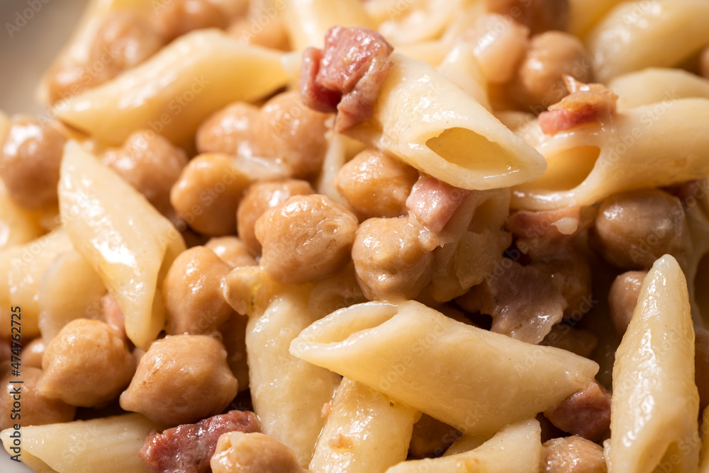 Pasta con ceci e pancetta, Cucina Italiana Pasta con ceci e pancetta, Cucina Italiana