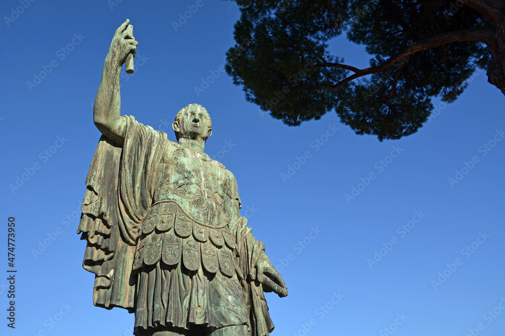 Statue des Gaius Julius Caesar in Rom, Italien