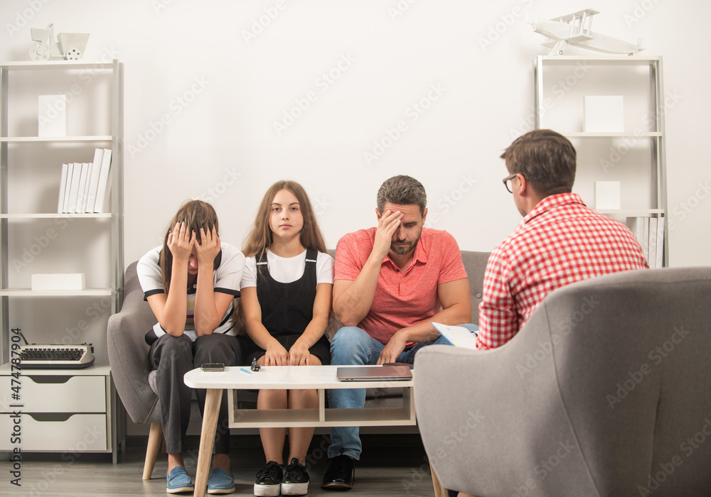 kid with daddy sitting at psychologist solving problem, consultant kid with daddy sitting at psychologist solving problem, consultant