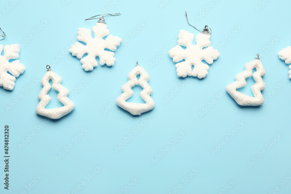 Obraz premium Christmas decorations on blue background
