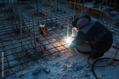 the welder connects metal bars by welding