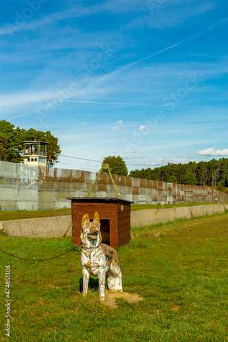 Spaziergang auf dem Kolonnenweg in der Nähe der Gedenkstätte Point Alpha am Tag der Deutschen Einheit - Thüringen - Hessen photo