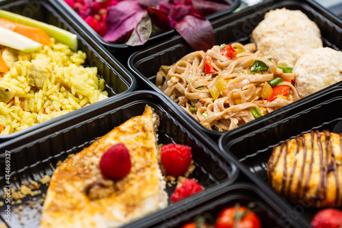 Obraz na plátně Ready healthy food catering menu in lunch boxes meat and vegetable packages on b