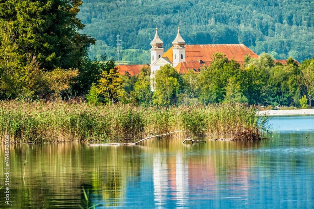 Fototapeta premium Kloster Schlehdorf am Kochelsee in Oberbayern