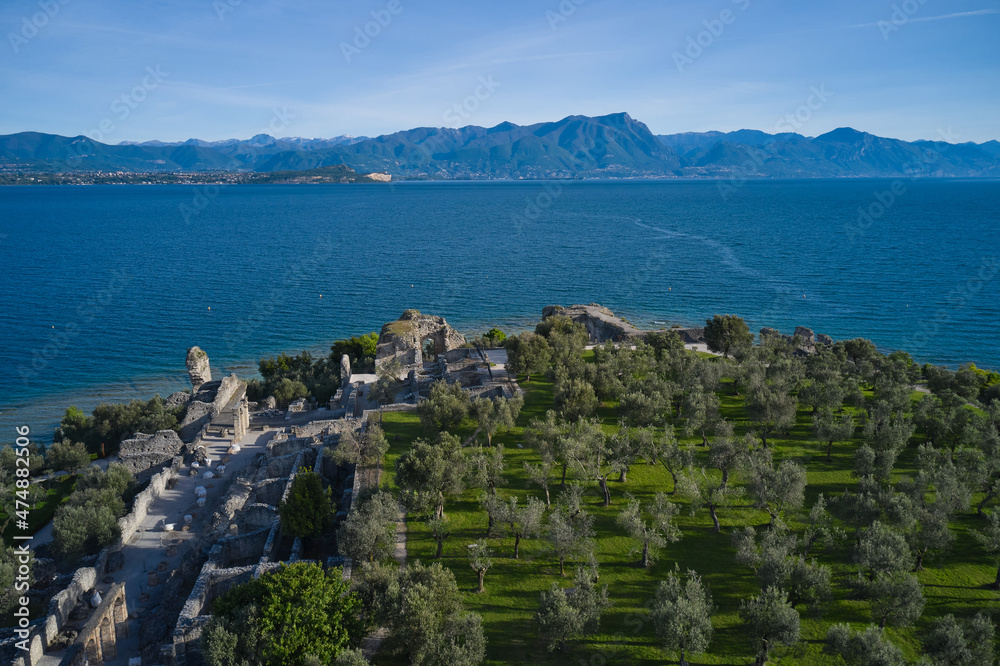 Obraz premium Aerial view of the Grotte di Catullo ruins of a large Roman villa on the peninsula. The grottoes at the very peak of the Sirmione peninsula. Lake Garda, Italy.